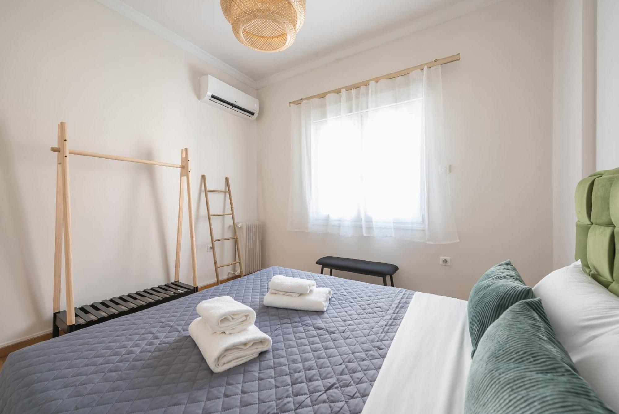 Stylish 2 Bd Urban Retreat Near Panormou Metro Lägenhet Aten Exteriör bild