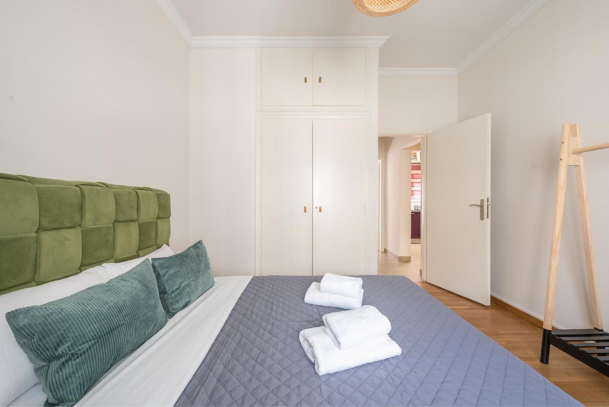 Stylish 2 Bd Urban Retreat Near Panormou Metro Lägenhet Aten Exteriör bild