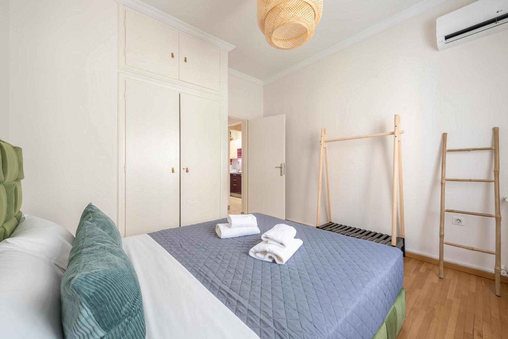 Stylish 2 Bd Urban Retreat Near Panormou Metro Lägenhet Aten Exteriör bild